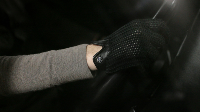 Illustration for article titled These Stringback Driving Gloves Make You Feel Like A '50s Racer